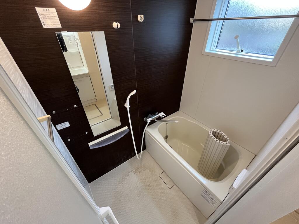 バス・シャワールーム　クリーニング前の写真です