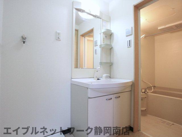 洗面設備　使いやすい洗面所です