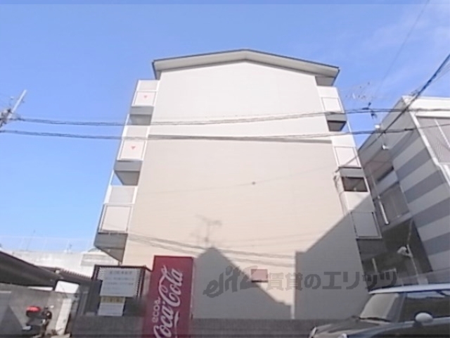 京都市東山区福稲高原町のアパートの建物外観