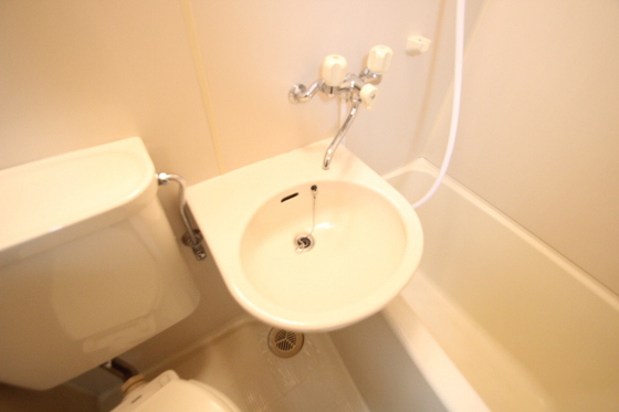 洗面設備　他の部屋のお写真になります。