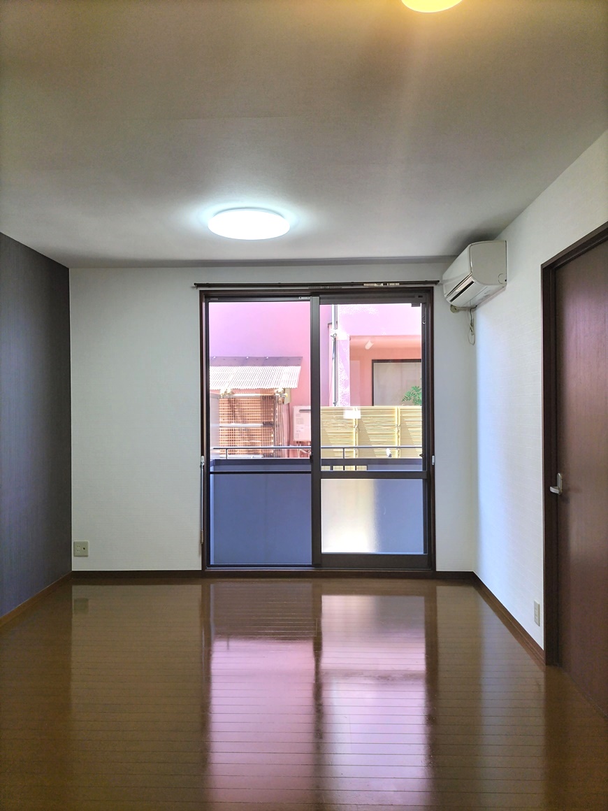 居室・リビング　LDK10.5帖　南西向き陽当たり良好♪