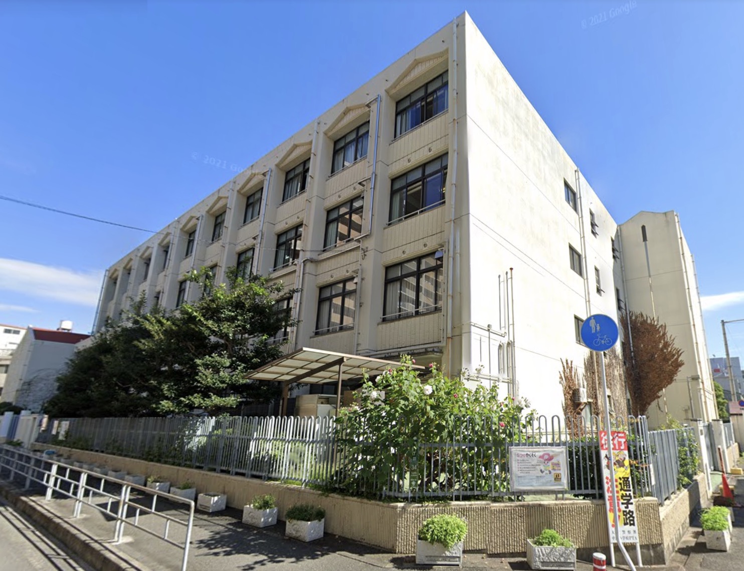 小学校　大阪市立中津小学校（小学校）まで636m