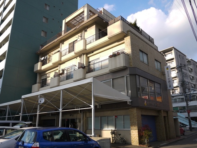 広島市東区矢賀新町のアパートの建物外観
