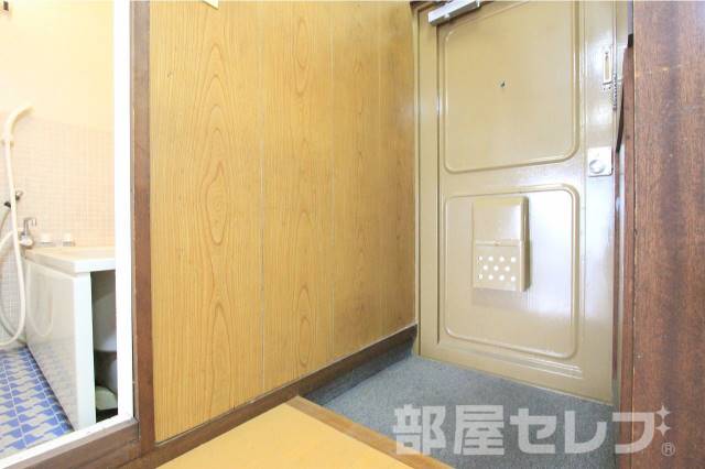 玄関　※別の部屋の写真を流用しています。