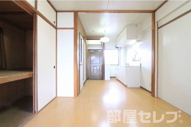 居室・リビング　※別の部屋の写真を流用しています。