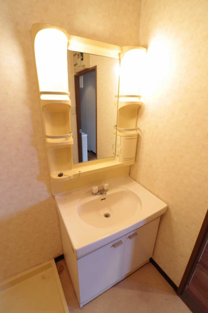洗面設備　※同物件、別部屋の写真です。