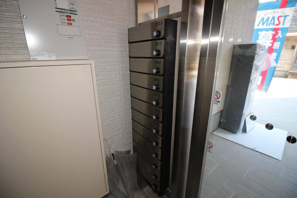 エントランス　メールボックス：画像は同社類似物件の写真
