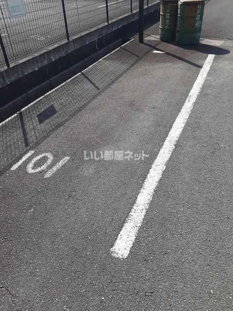 【ハイタウン久保の駐車場】