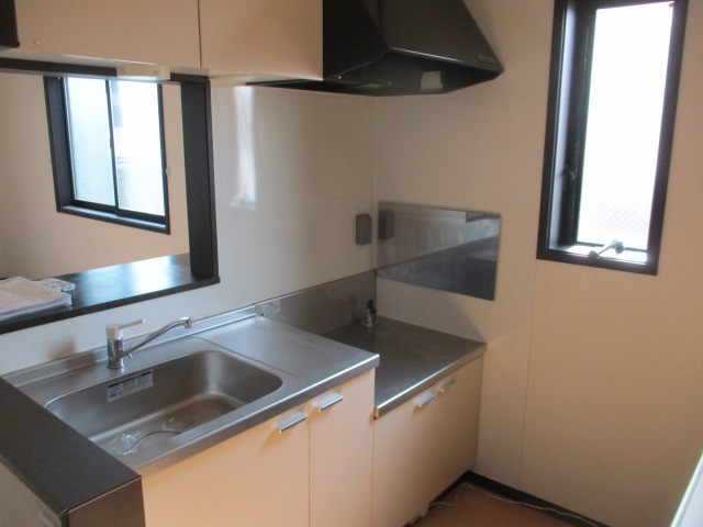 キッチン　調理用スペースも十分のキッチン。