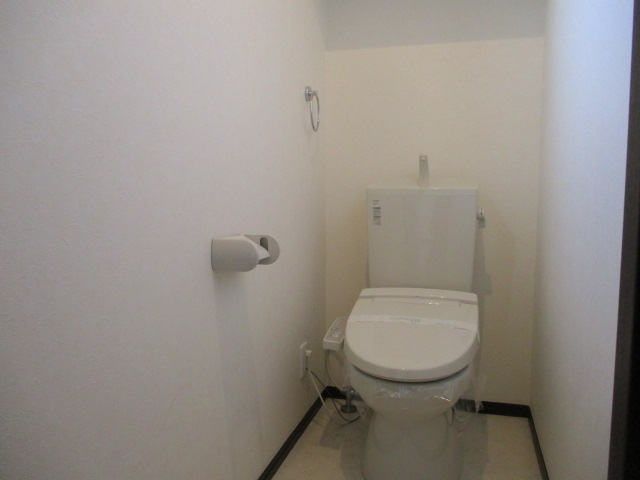 トイレ　嬉しい温水洗浄便座付き♪