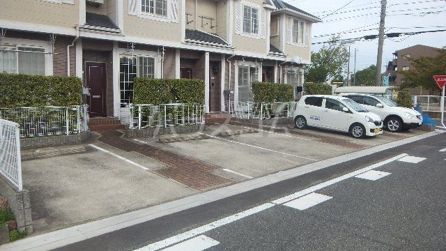 【メゾンオカジマの駐車場】