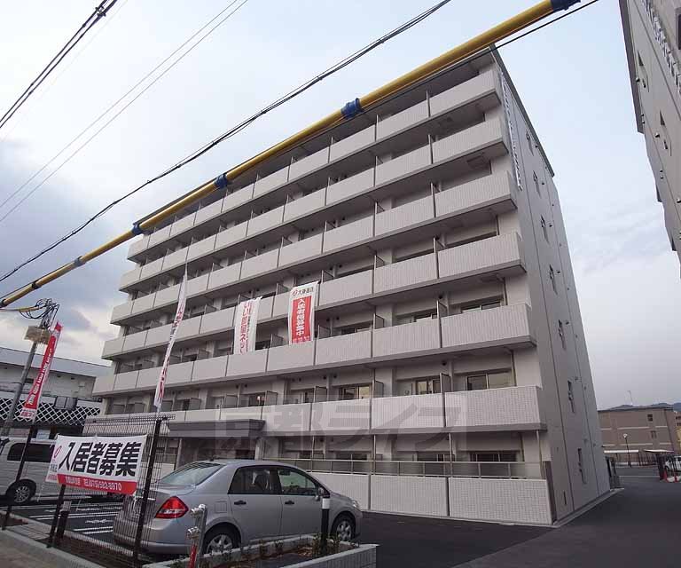 京都市山科区西野小柳町のマンションの建物外観
