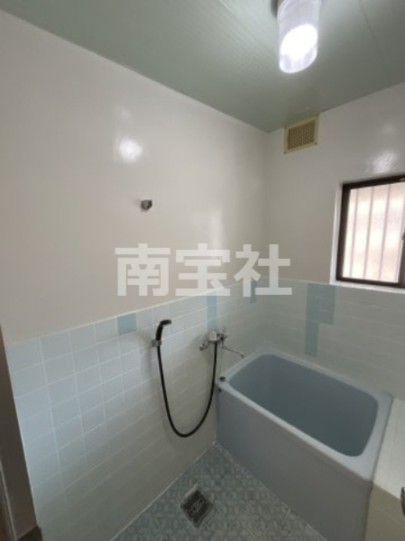 バス・シャワールーム　コンパクトで使いやすいお風呂です