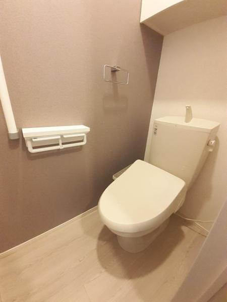 【松江市学園のアパートのトイレ】