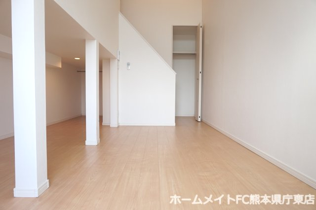 【熊本市中央区琴平のアパートの居室・リビング】