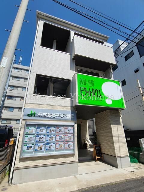 横浜市神奈川区大口通のアパートの建物外観