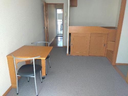 居室・リビング　２Ｆ居室（床絨毯）