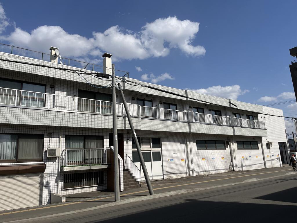 小栗ビルの建物外観