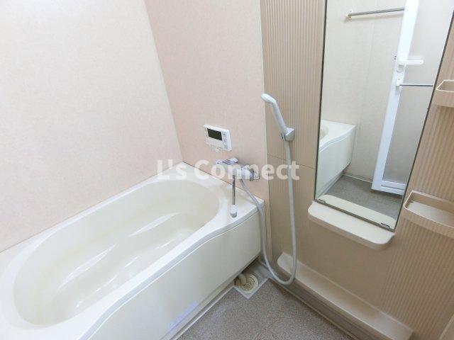 バス・シャワールーム　追焚き、浴室乾燥付きのお風呂。