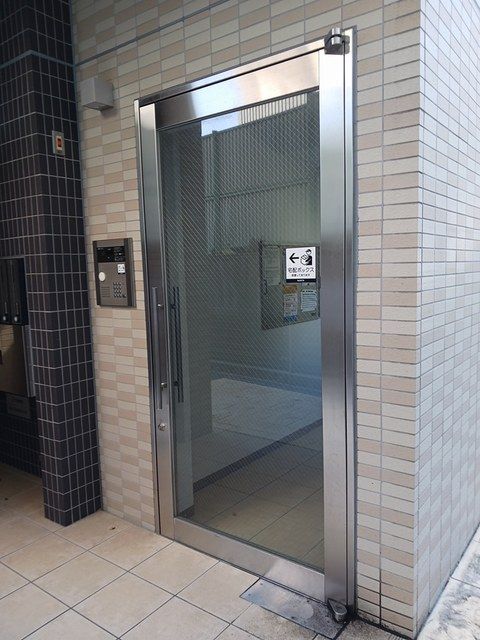 【神戸市北区山田町小部のマンションの玄関】