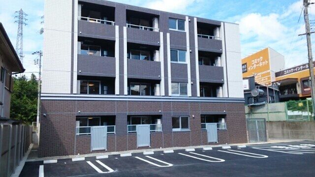 【神戸市北区山田町小部のマンションの建物外観】