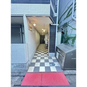 【千葉市中央区新宿のマンションのエントランス】