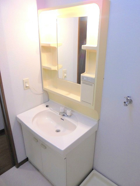 洗面設備　写真は103号室です