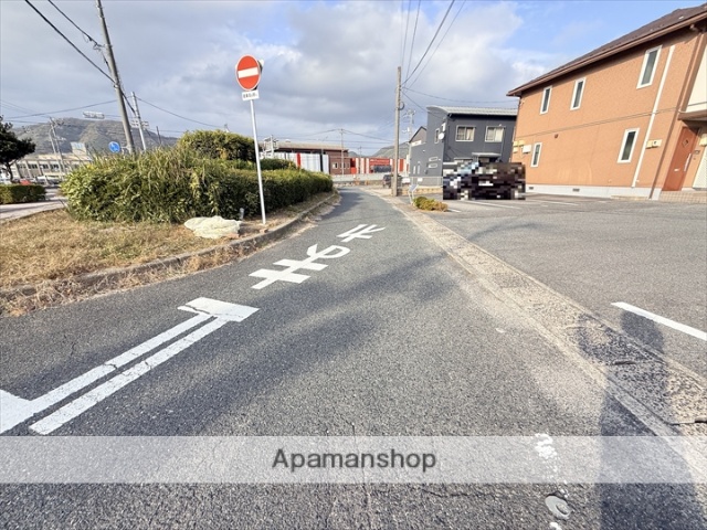 その他　前面道路（その他）まで0m