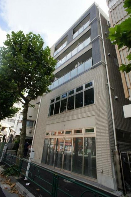 【新宿区早稲田南町のマンションの建物外観】