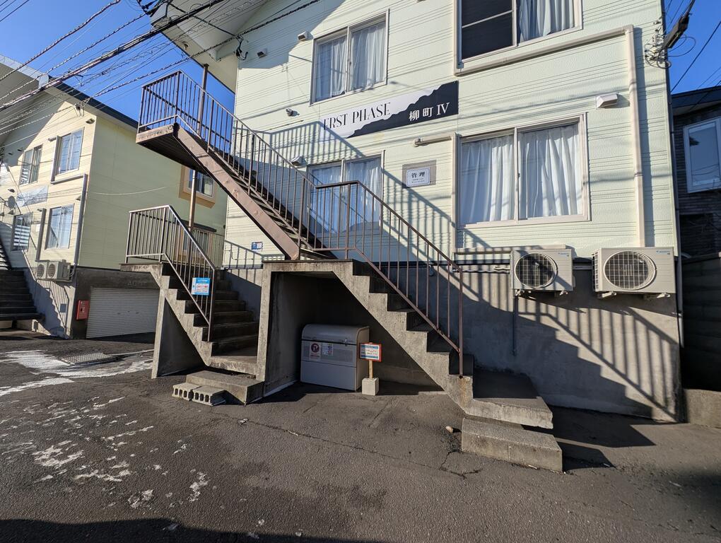 エントランス　共用階段