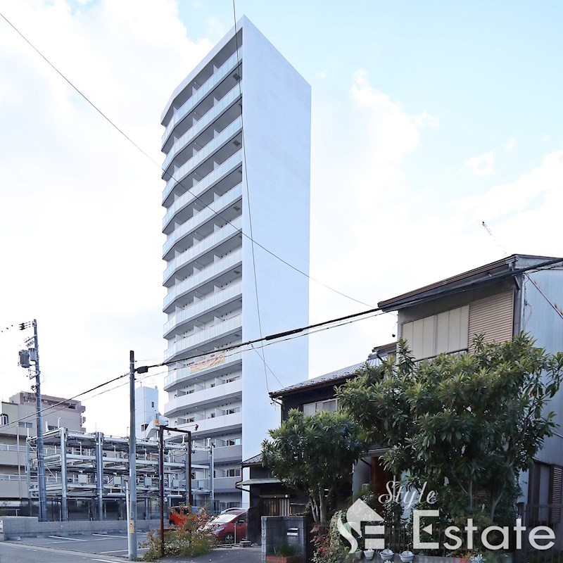 【名古屋市西区香呑町のマンションの建物外観】