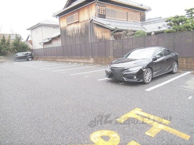 【蒲生郡日野町大字大窪のアパートの駐車場】