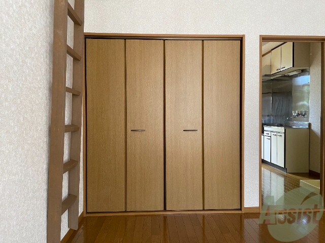 収納　収納スペースはコチラ。中が気になりますね～。