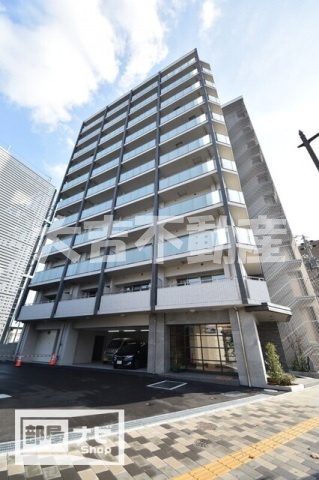 岡山市北区国体町のマンションの建物外観