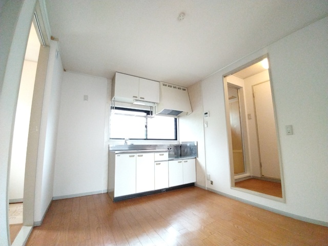 居室・リビング　★ダイニングテーブルが置けます★