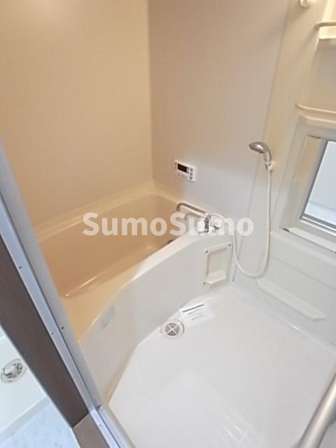 バス・シャワールーム　コンパクトで使いやすいお風呂です