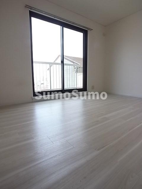 その他部屋・スペース　開放的な寝室です