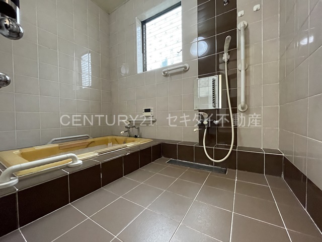 バス・シャワールーム　バスルーム