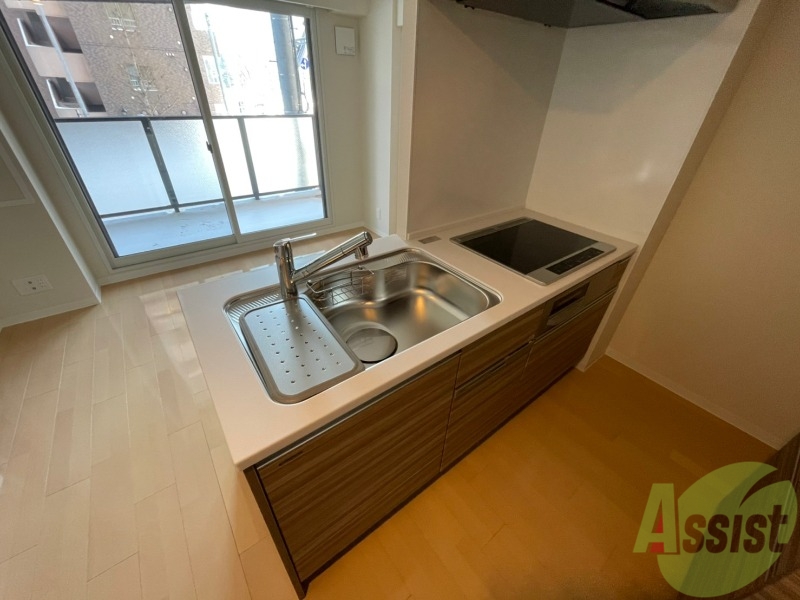 キッチン　システムキッチン。グリル付きでお魚も焼けますね。