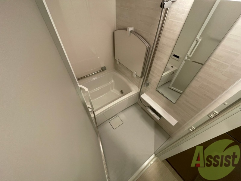 バス・シャワールーム　バスルームはこちらです。広々としてゆったり休めます。