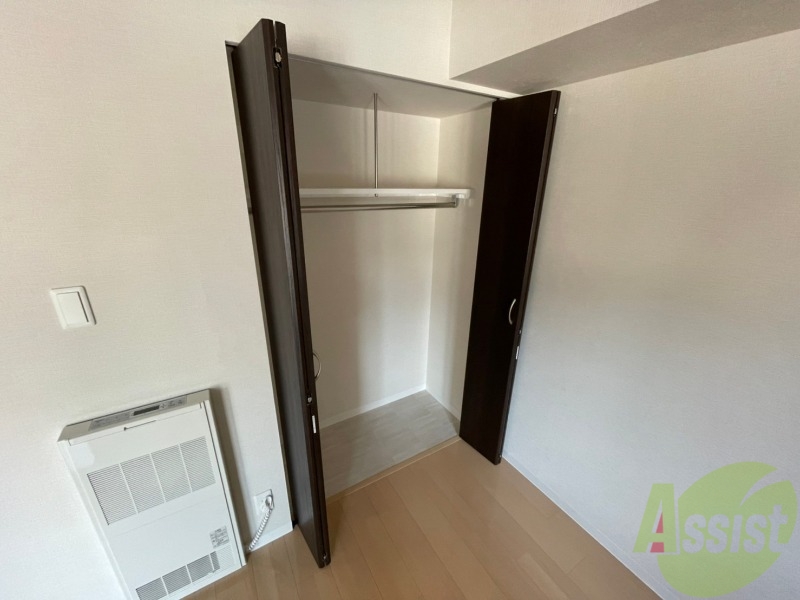 収納　クローゼットを開けてみました。お洋服が沢山しまえそう！