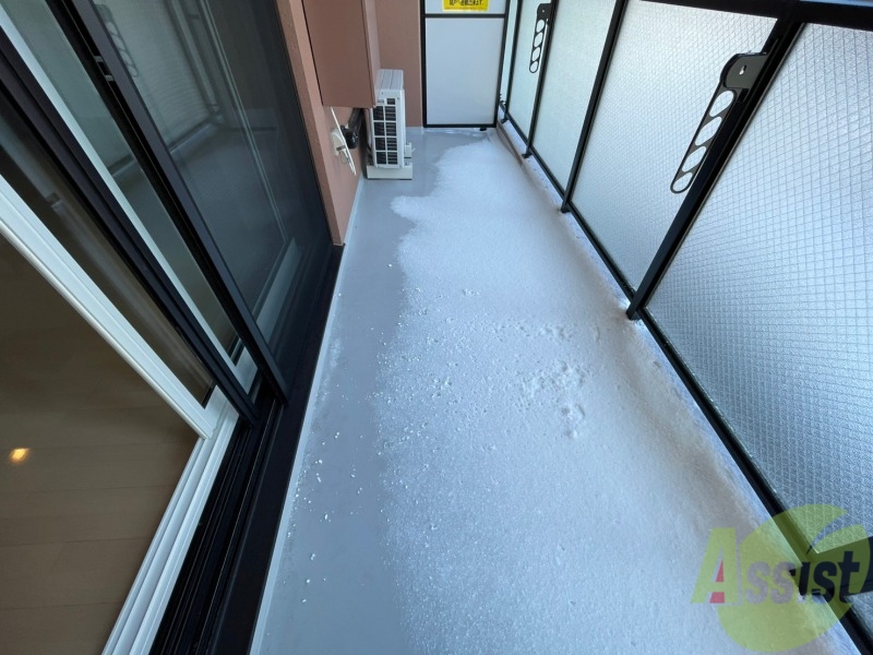 バルコニー　バルコニーは幅があり、広い印象を受けました。