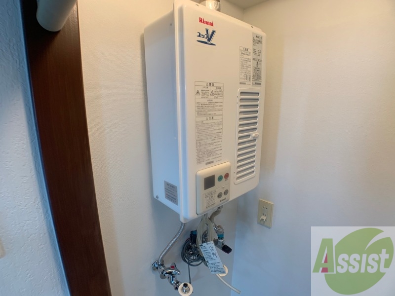 その他設備　給湯器は簡単操作で温度調整ができますよ。