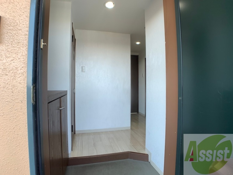 玄関　玄関の様子です。明るい印象ですね。気分もあがりそう。