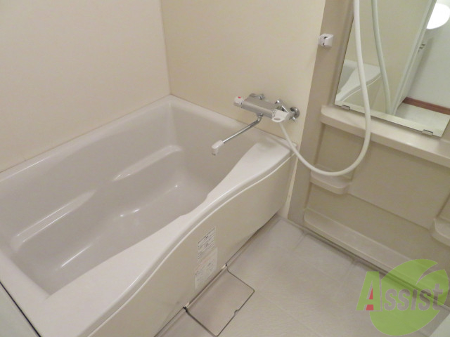 バス・シャワールーム　バスルームはこちらです。広々としてゆったり休めます。