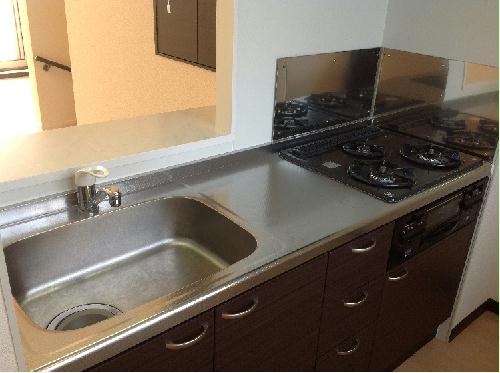 キッチン　ガスコンロ　3口