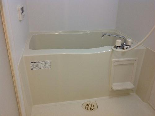 バス・シャワールーム　追い炊き付きの浴槽