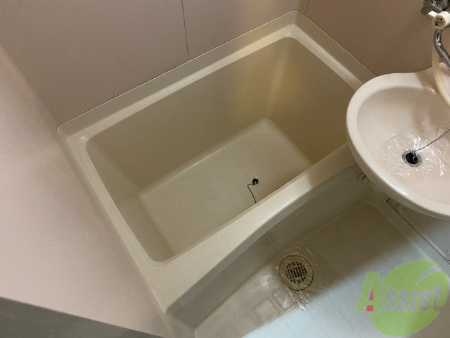 バス・シャワールーム　ゆっくり入浴出来そうな大きめの浴槽ですね。