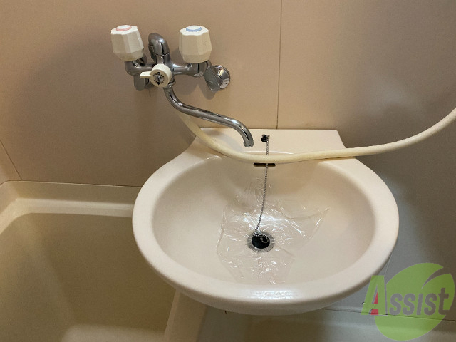 洗面設備　お湯が貯めれるので男性の方は髭剃りがし易いです。