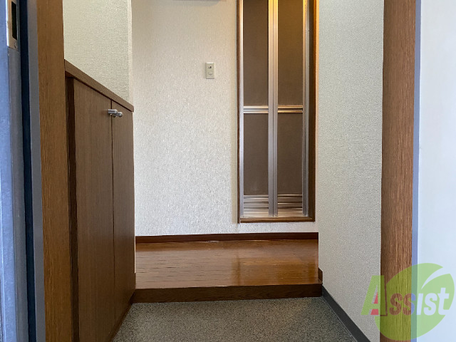 玄関　玄関はこのような雰囲気となっております。